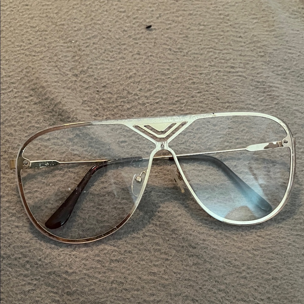 Elegant Gold Aviator Sunglasses